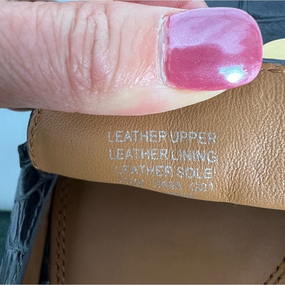 Tory Burch Ruby Chain loafers in grey. - Picture 11 of 12